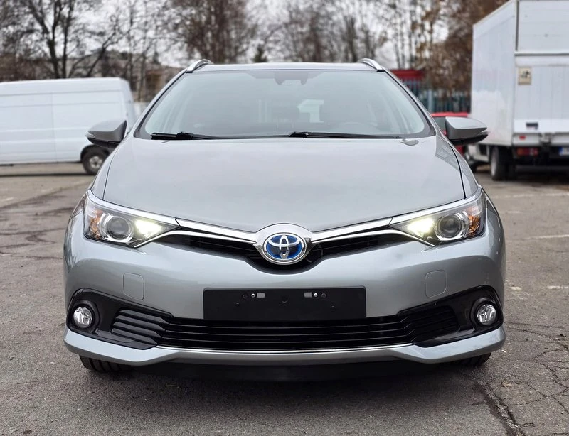 Toyota Auris 1.8 Hybrid - изображение 3