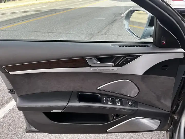 Audi A8 LONG* BANG & OLUFSEN* TV* SOFT CLOSE, снимка 7 - Автомобили и джипове - 53900794