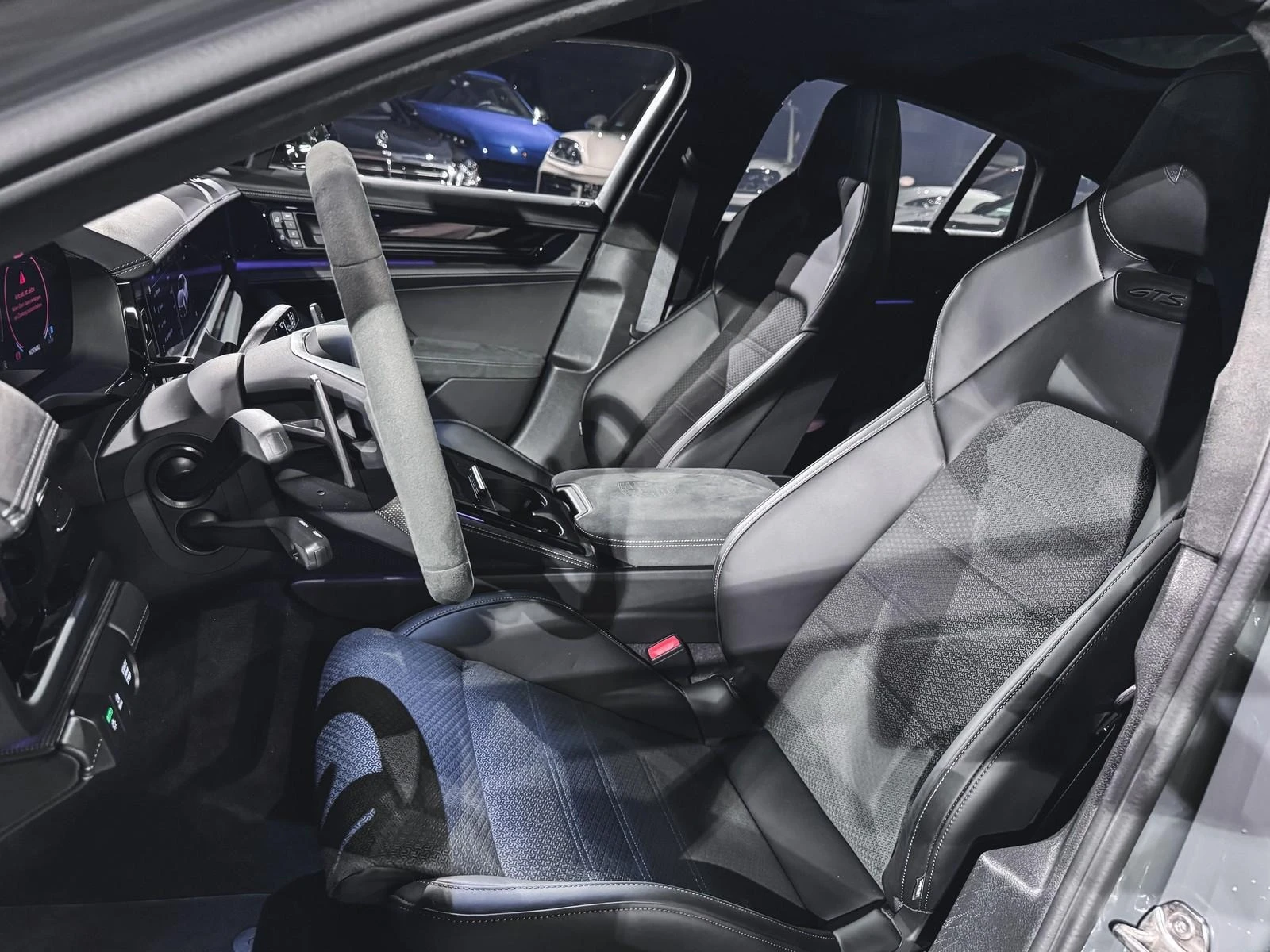 Porsche Panamera GTS SPORT DESIGN CARBON PANO BOSE MATRIX 360  - изображение 7