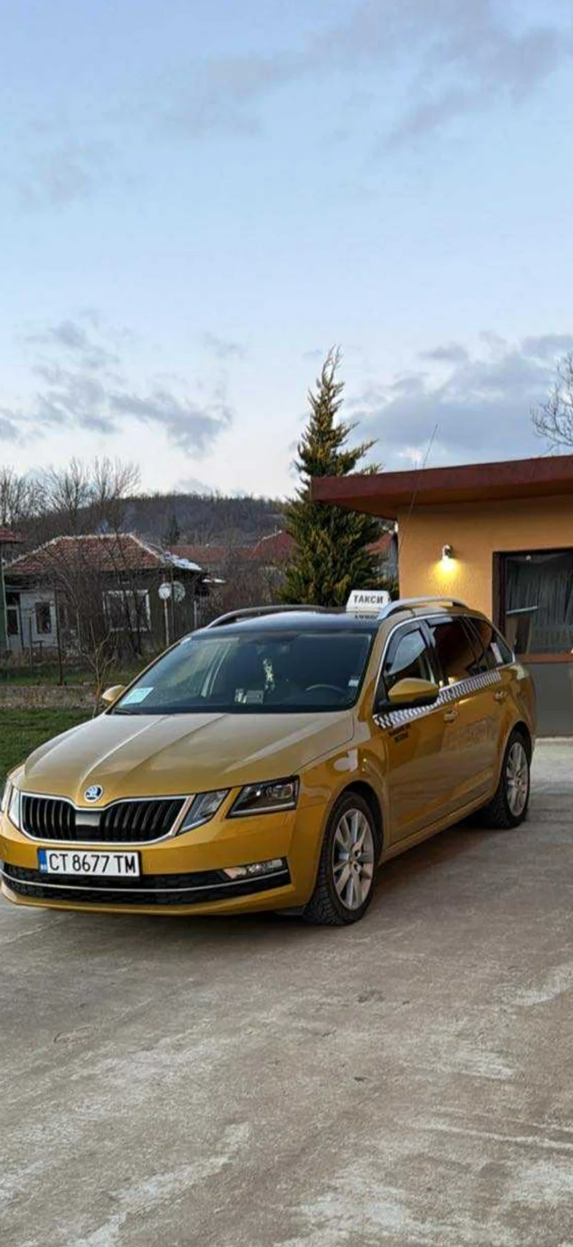 Skoda Octavia 1.6tdi Дистроник Топ състояние напълно обслужен