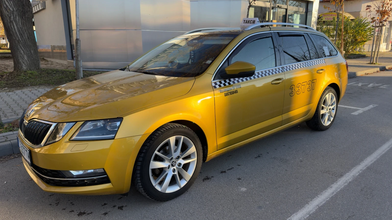 Skoda Octavia 1.6tdi Дистроник Топ състояние напълно обслужен - изображение 3