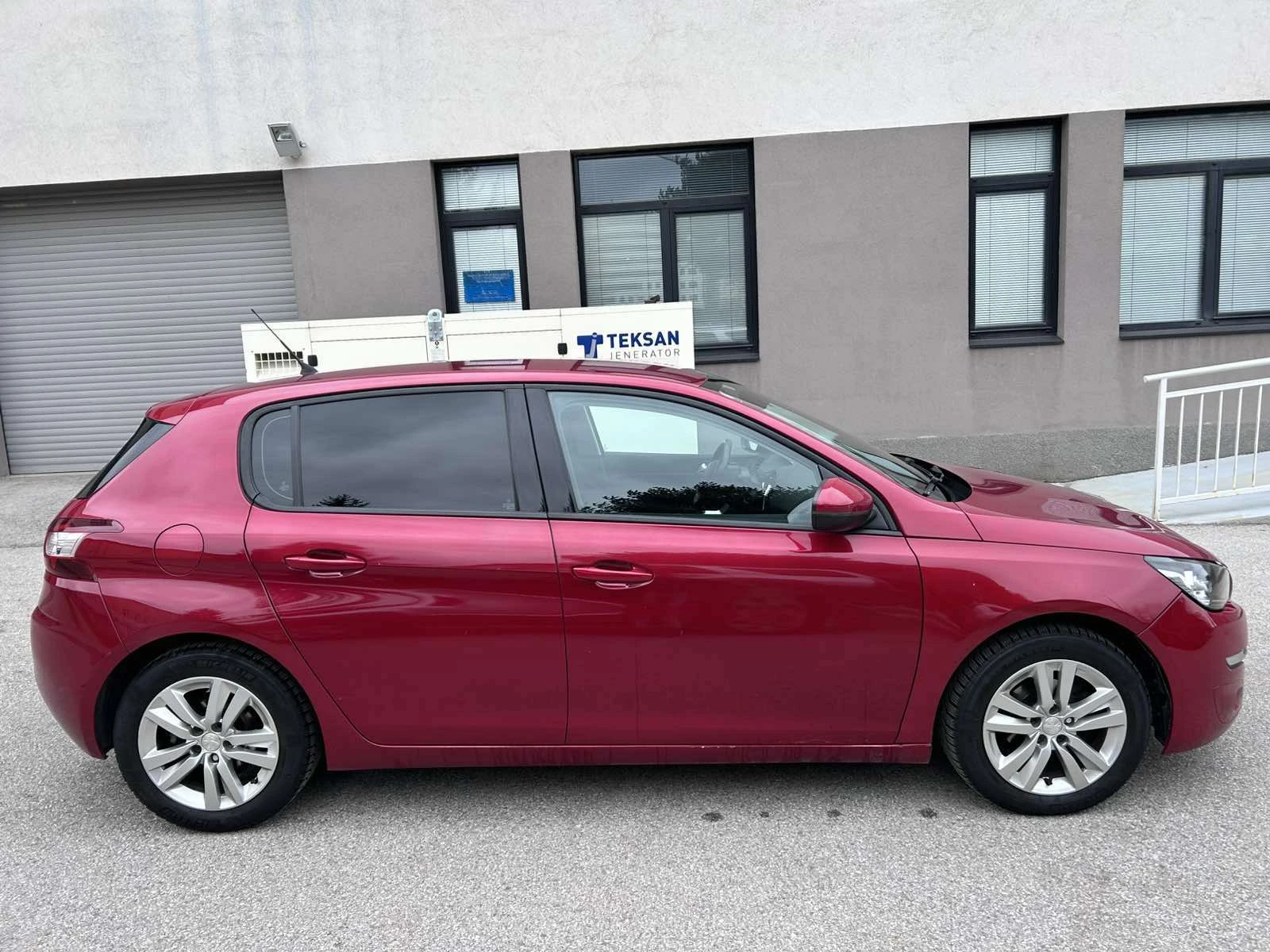 Peugeot 308 ACTIVE PURETECH ГАРАЖНA С ВСИЧКИ ЕКСТРИ  - изображение 8