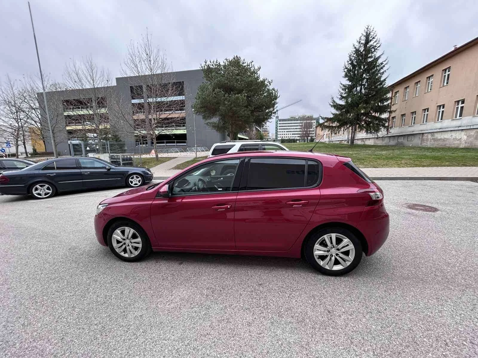 Peugeot 308 ACTIVE PURETECH ГАРАЖНA С ВСИЧКИ ЕКСТРИ  - изображение 6