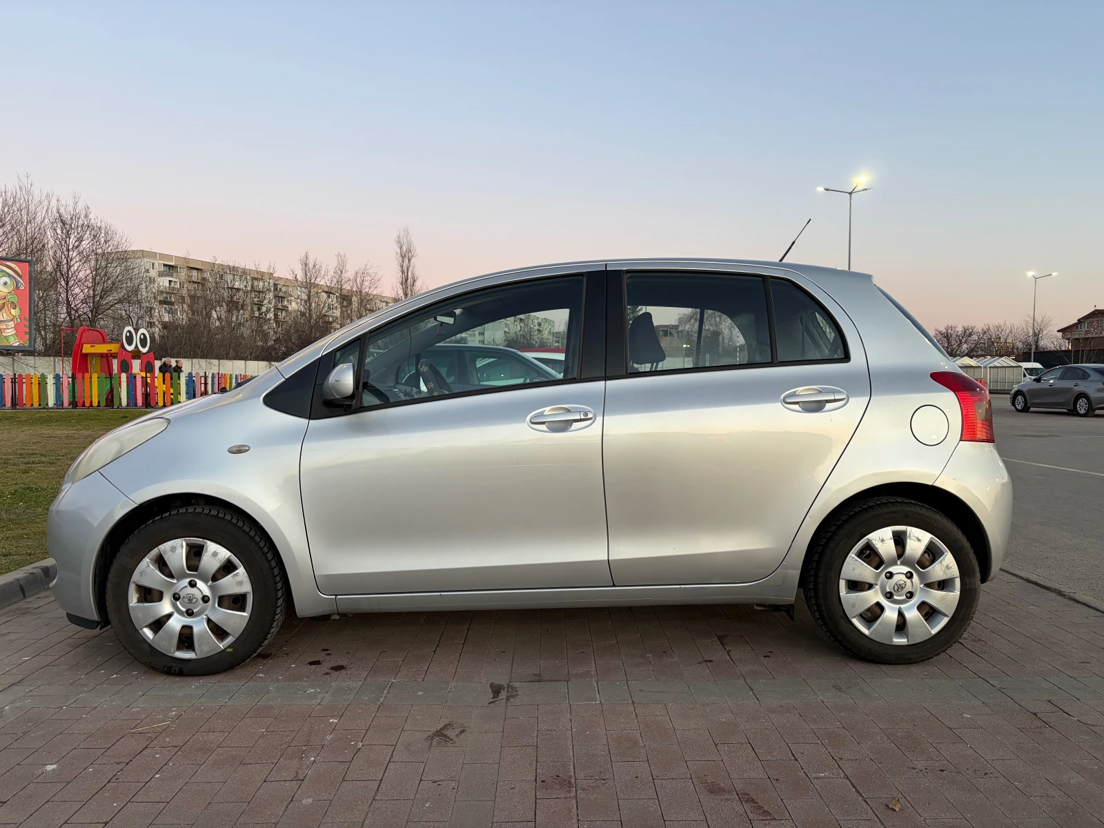 Toyota Yaris  - изображение 2