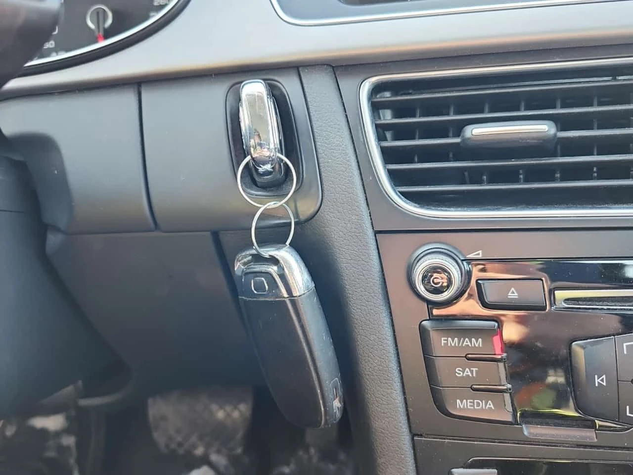 Audi A4 quattro Premium * ПАНОРАМА* 2 КЛЮЧА* CARFAX *  - изображение 10