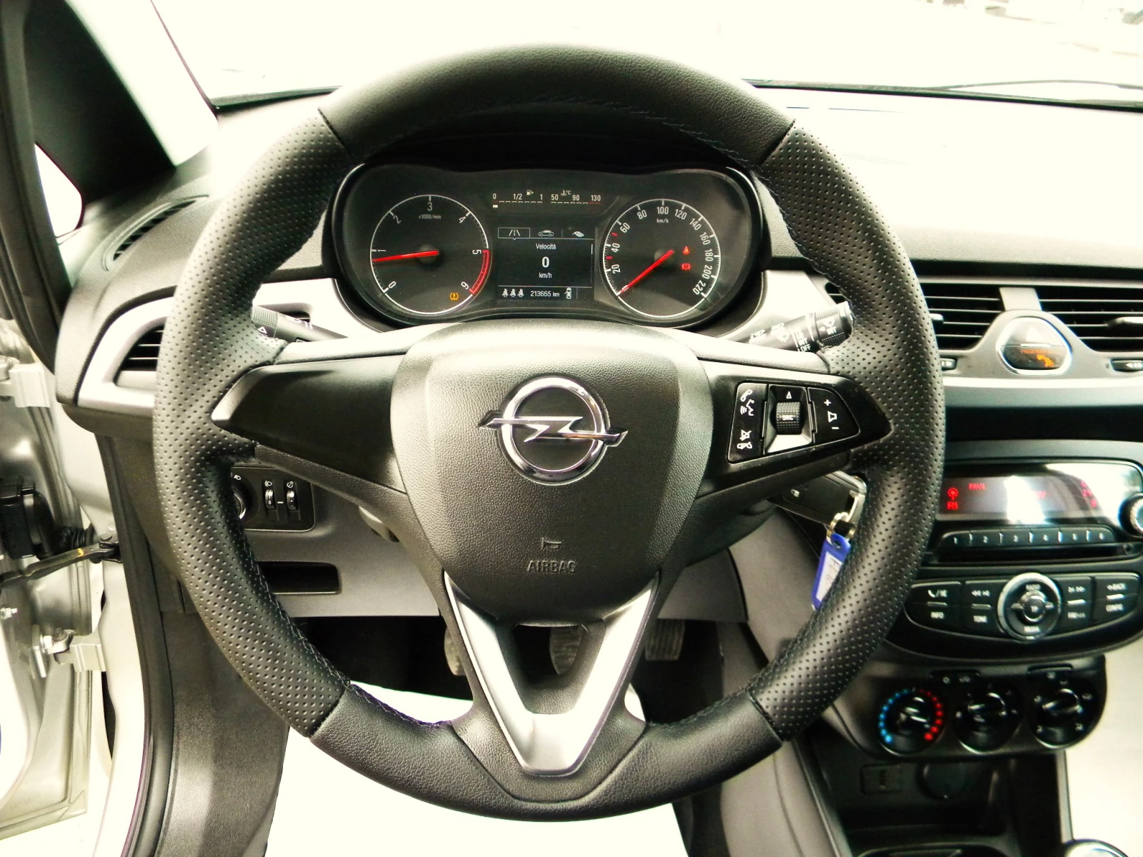 Opel Corsa 1.3CDTI-95kc* КАТО НОВА* EURO6B, снимка 15 - Автомобили и джипове - 54150025