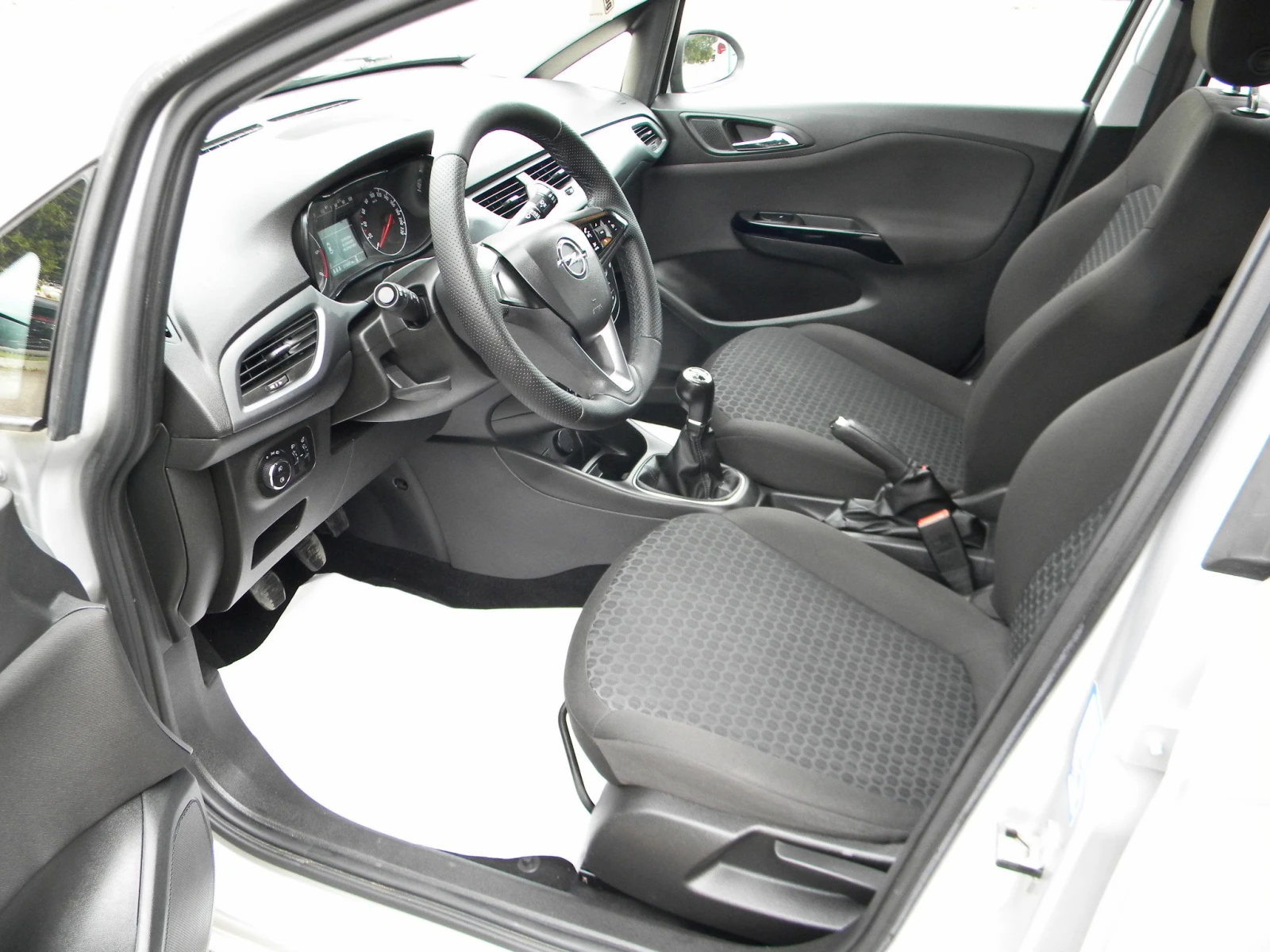 Opel Corsa 1.3CDTI-95kc* КАТО НОВА* EURO6B, снимка 9 - Автомобили и джипове - 54150025