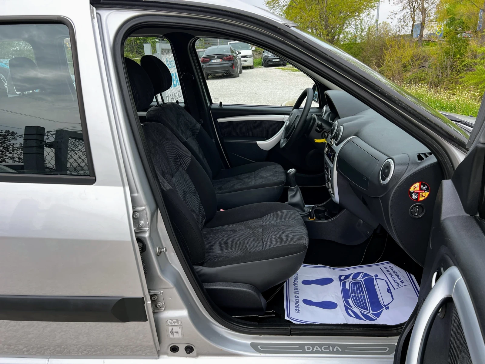 Dacia Logan 1.6i 147000km , снимка 11 - Автомобили и джипове - 54214680