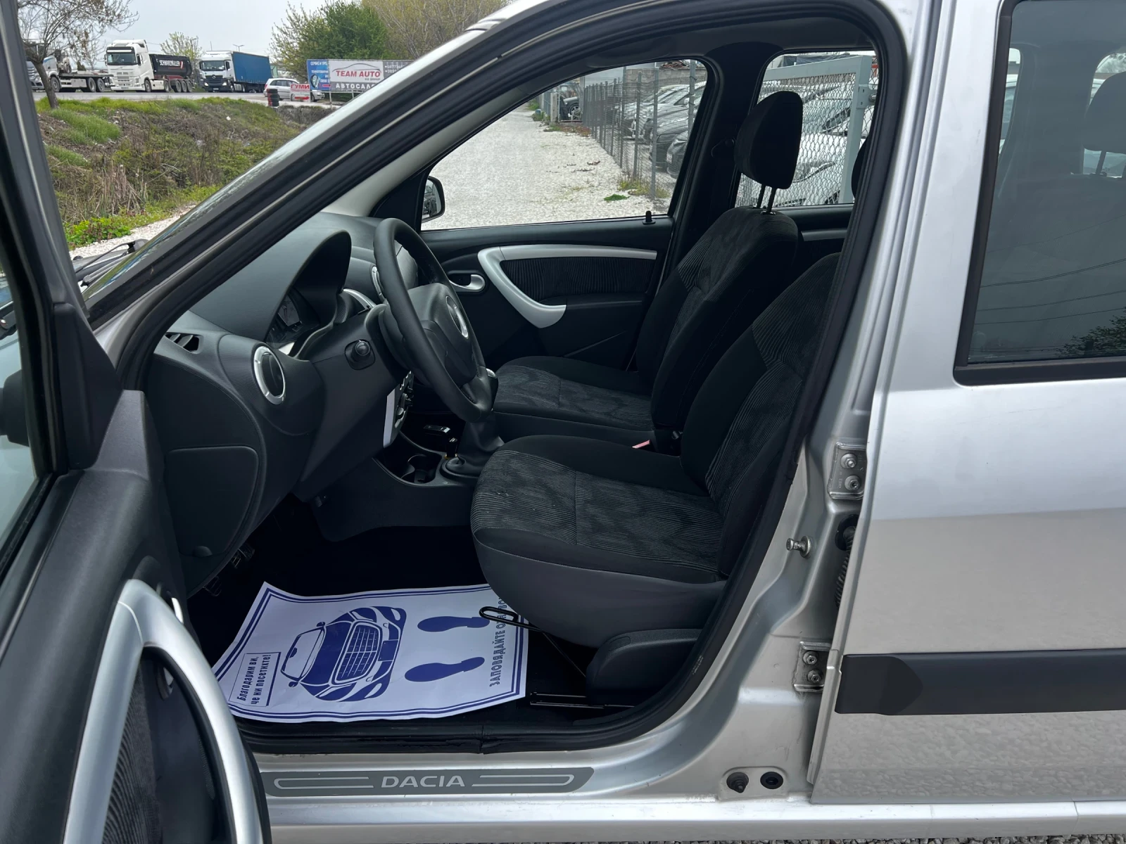 Dacia Logan 1.6i 147000km , снимка 10 - Автомобили и джипове - 54214680