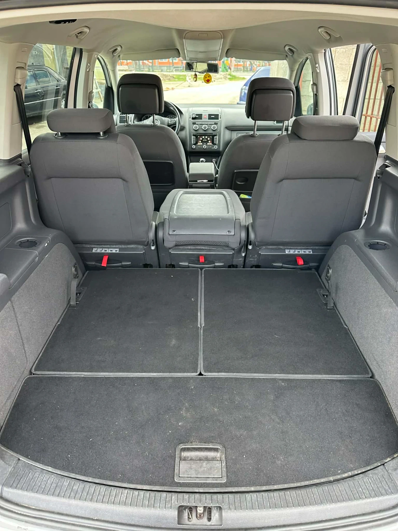 VW Touran, снимка 14 - Автомобили и джипове - 54397944