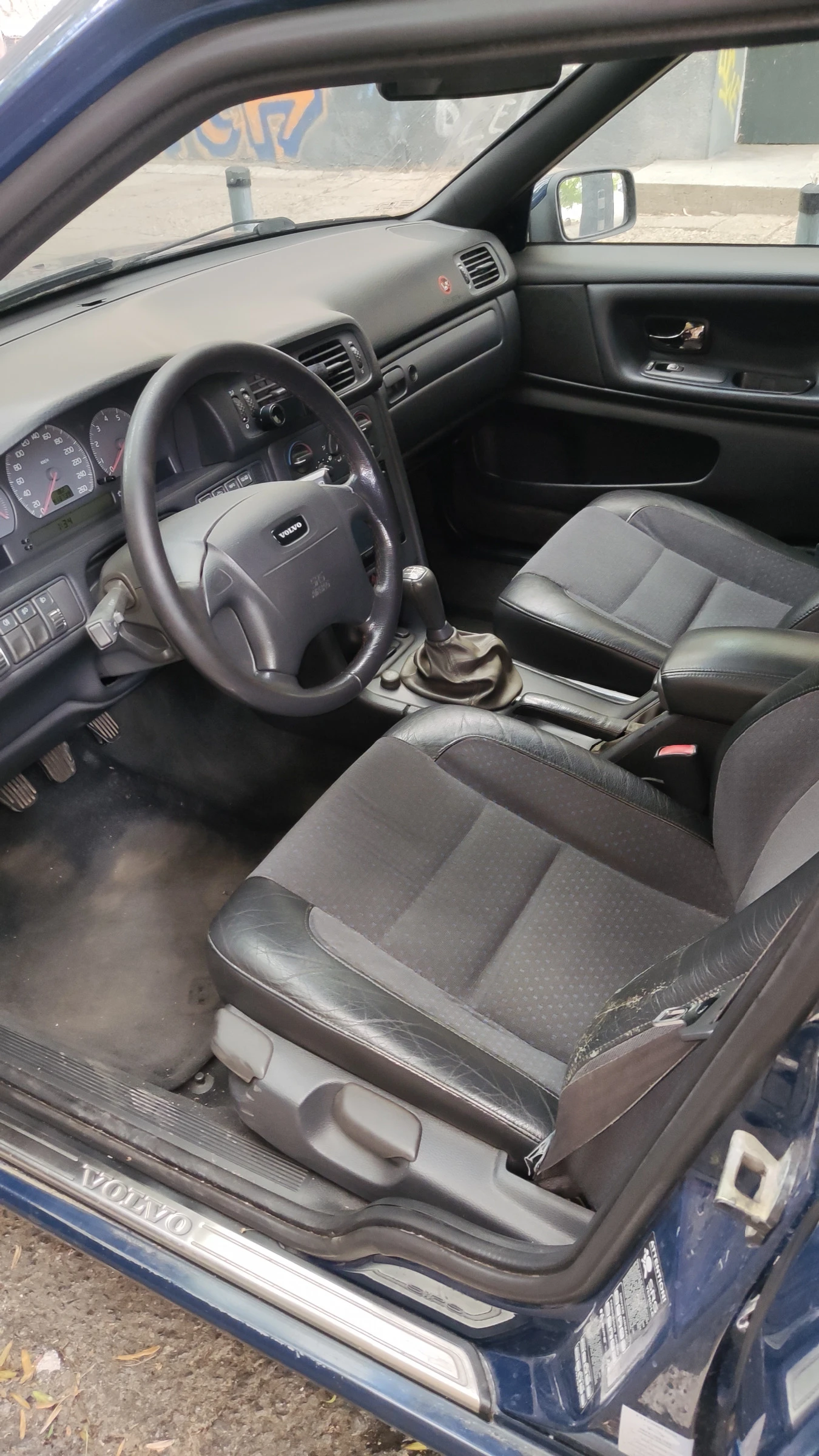 Volvo V70 2.5T, снимка 4 - Автомобили и джипове - 54657469