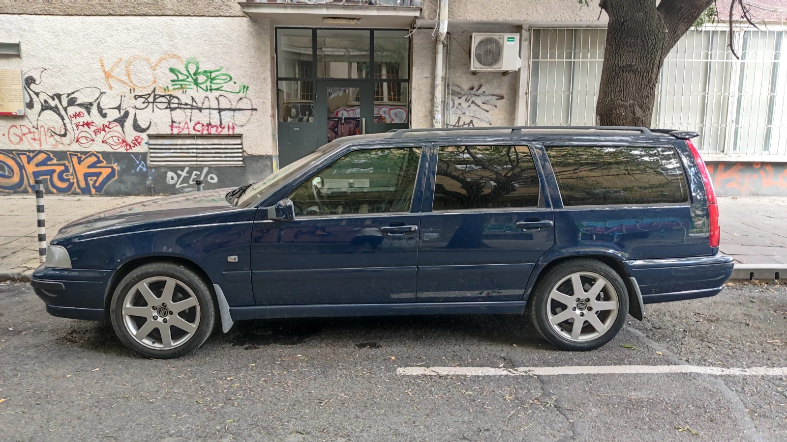 Volvo V70 2.5T, снимка 2 - Автомобили и джипове - 54657469