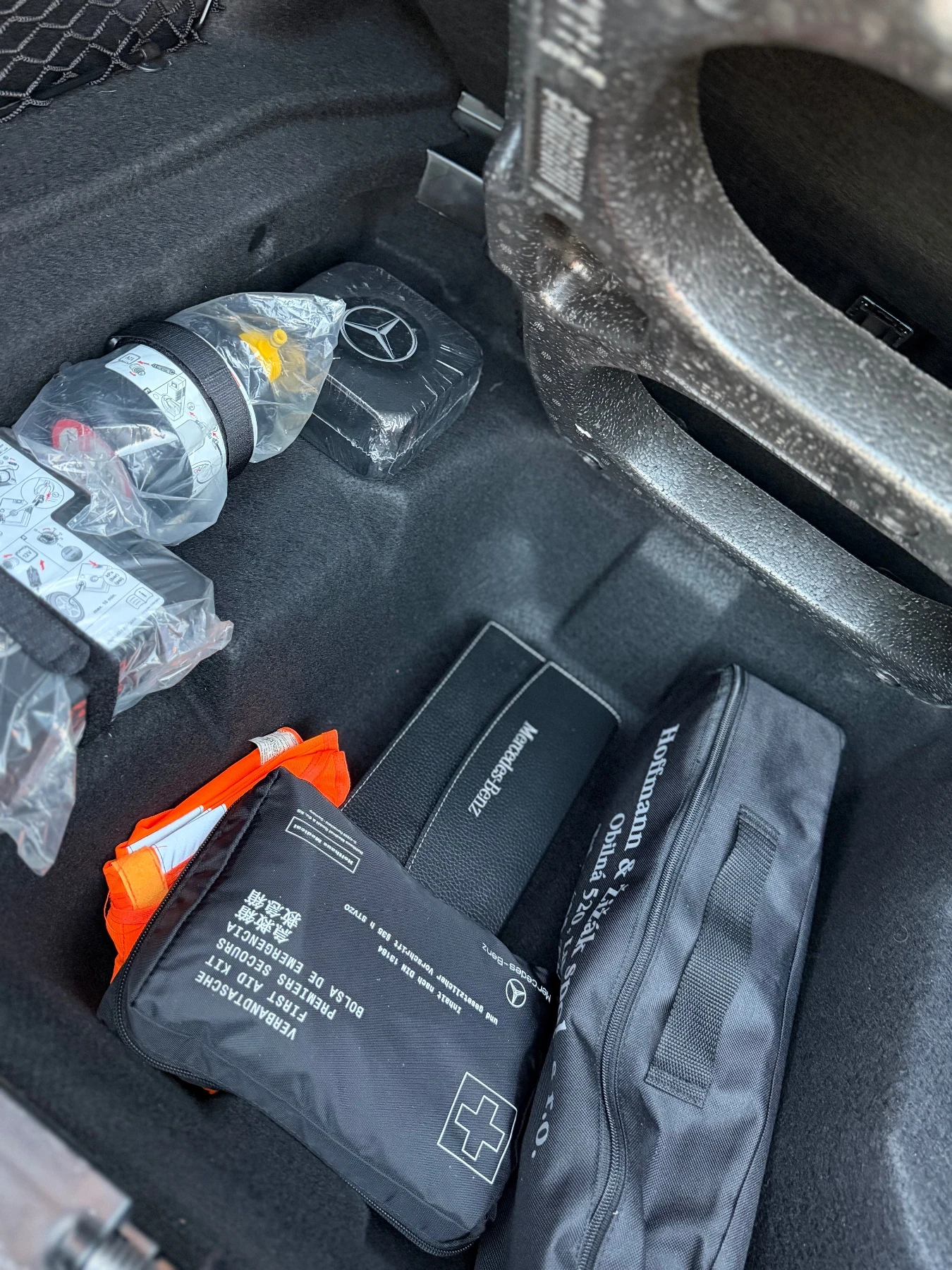 Mercedes-Benz E 220 4-matic, снимка 4 - Автомобили и джипове - 55451525