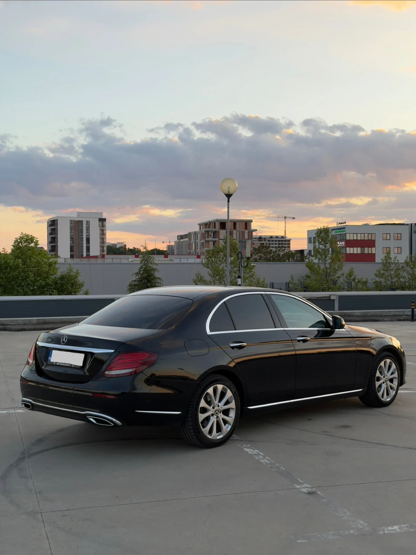 Mercedes-Benz E 220 4-matic, снимка 3 - Автомобили и джипове - 55451525