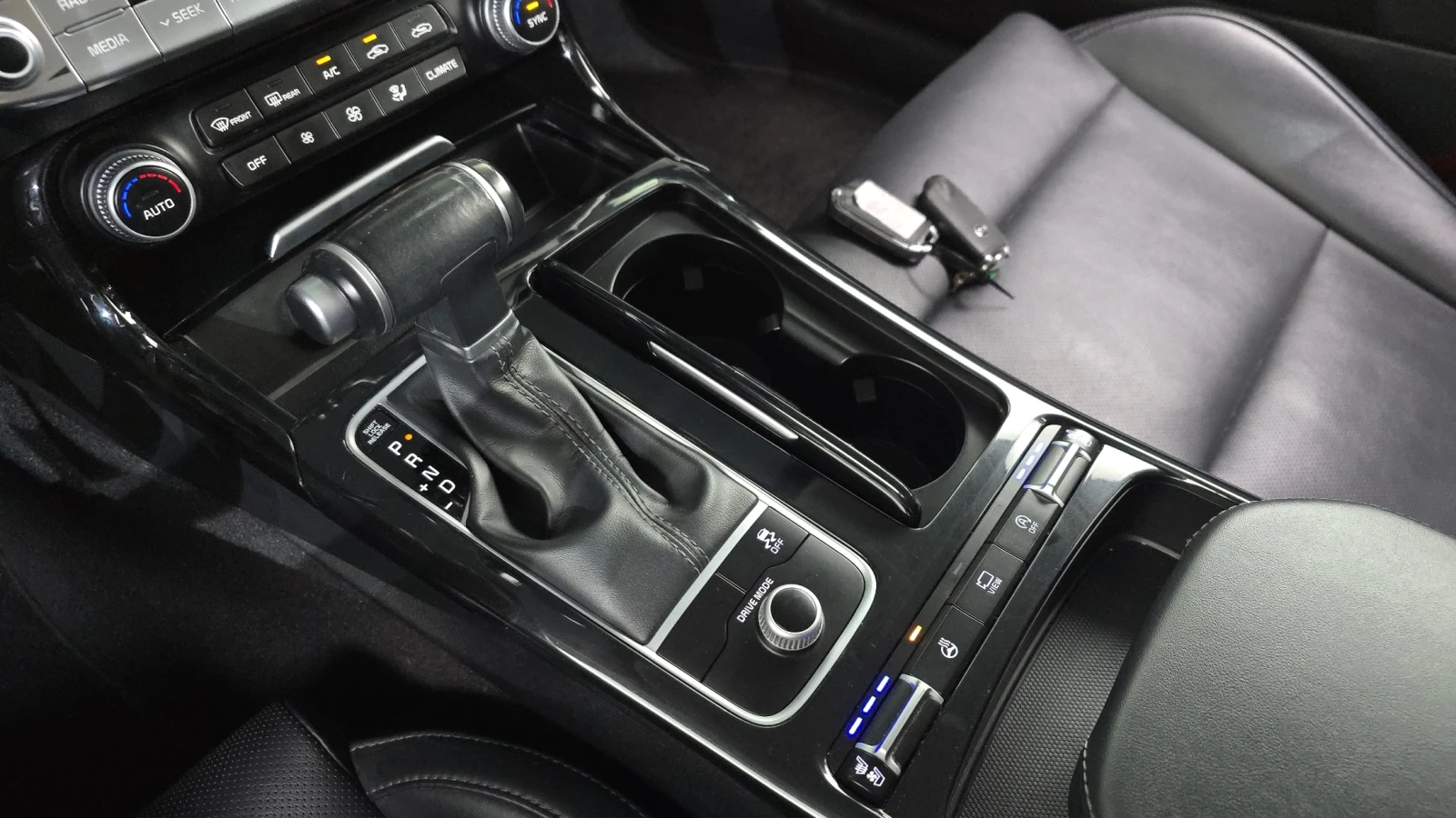 Kia Stinger 2.0* ПОДГРЕВ ВОЛАН* КРАЙНА ЦЕНА, снимка 9 - Автомобили и джипове - 55496159