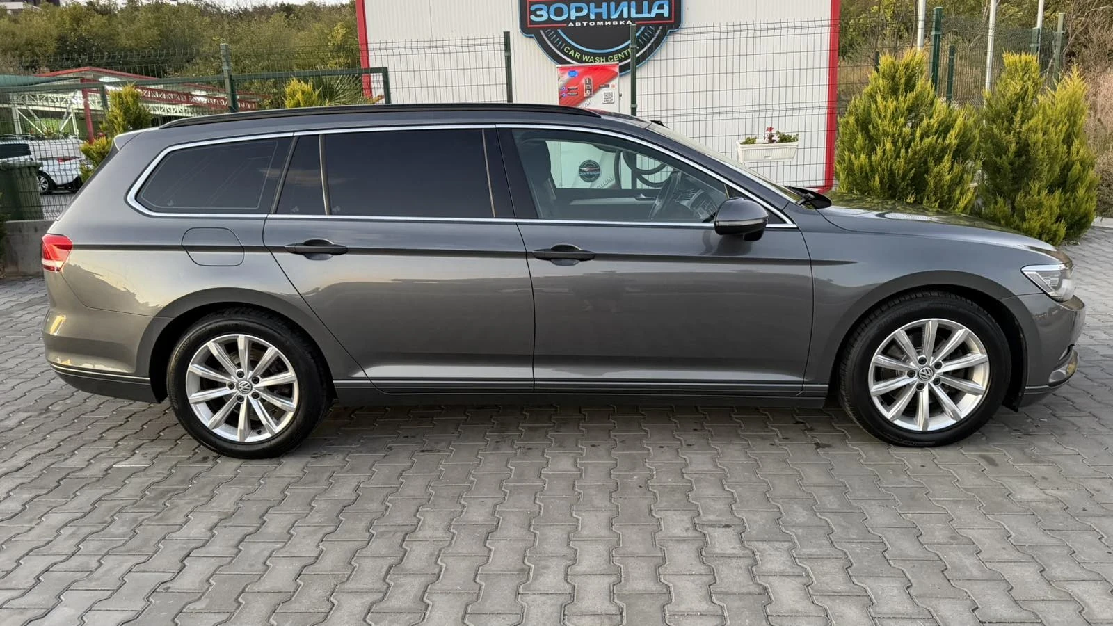 VW Passat 2.0 TDI, снимка 4 - Автомобили и джипове - 56251086