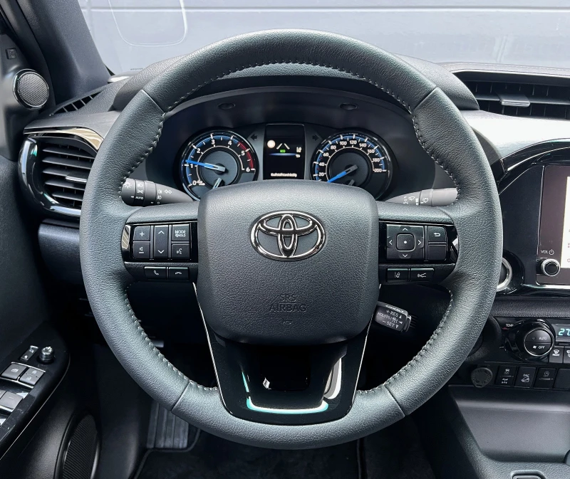 Toyota Hilux FACELIFT 2025 INVINCIBLE 2.8 D4D ЛИЗИНГ, снимка 6 - Автомобили и джипове - 49217083