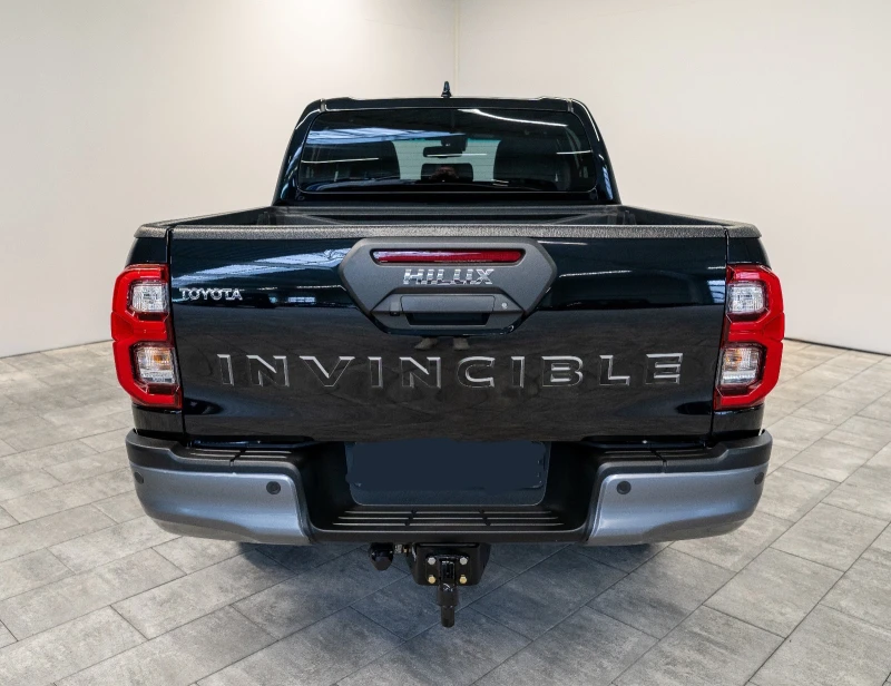 Toyota Hilux FACELIFT 2025 INVINCIBLE 2.8 D4D ЛИЗИНГ, снимка 2 - Автомобили и джипове - 49217083