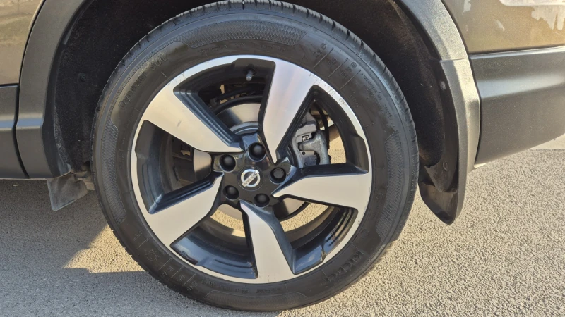 Nissan Qashqai J11 * Автоматик* 128500 км* 360 Камери* Панорама, снимка 15 - Автомобили и джипове - 53147942