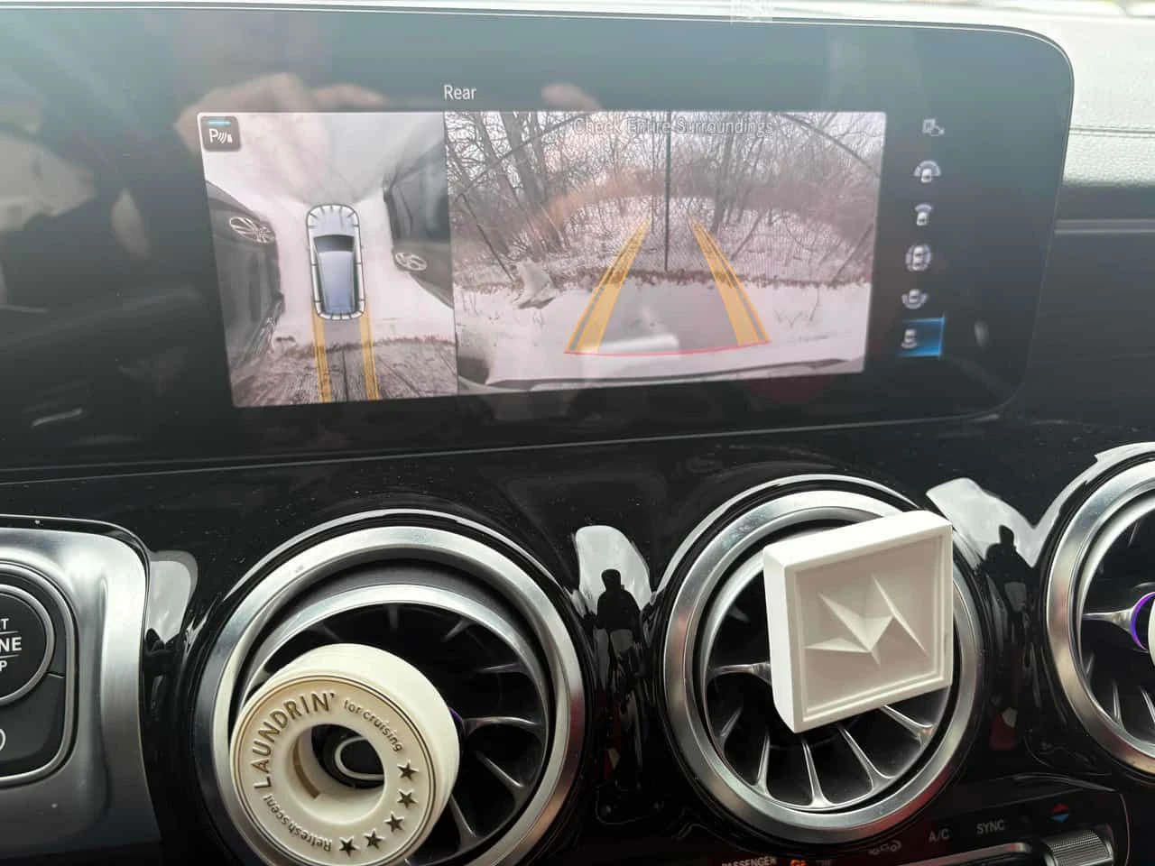 Mercedes-Benz GLB  250 /CARFAX/360/DISTRONIC/AMBIENT, снимка 15 - Автомобили и джипове - 53924103