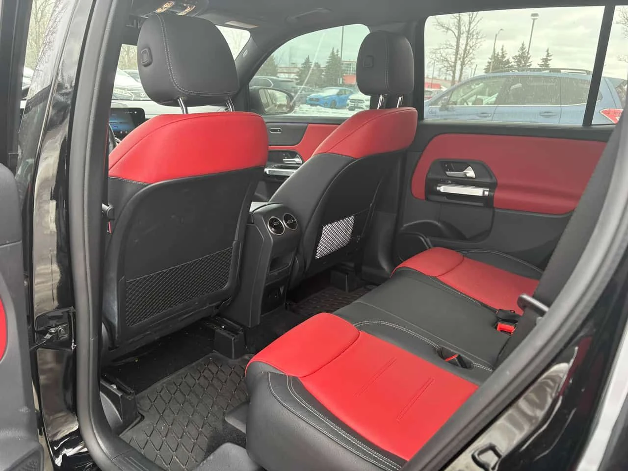 Mercedes-Benz GLB  250 /CARFAX/360/DISTRONIC/AMBIENT, снимка 16 - Автомобили и джипове - 53924103