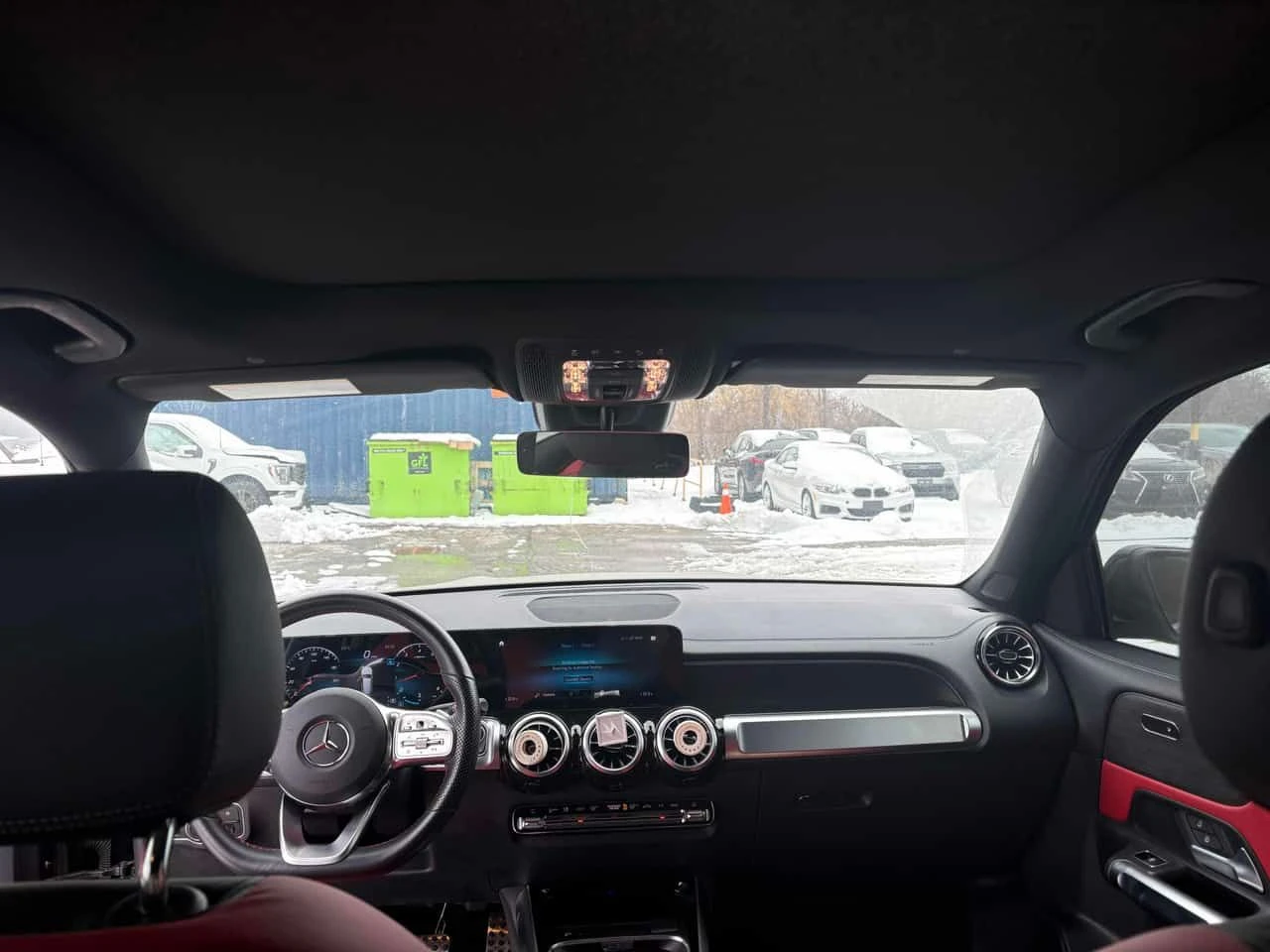 Mercedes-Benz GLB  250 /CARFAX/360/DISTRONIC/AMBIENT, снимка 9 - Автомобили и джипове - 53924103