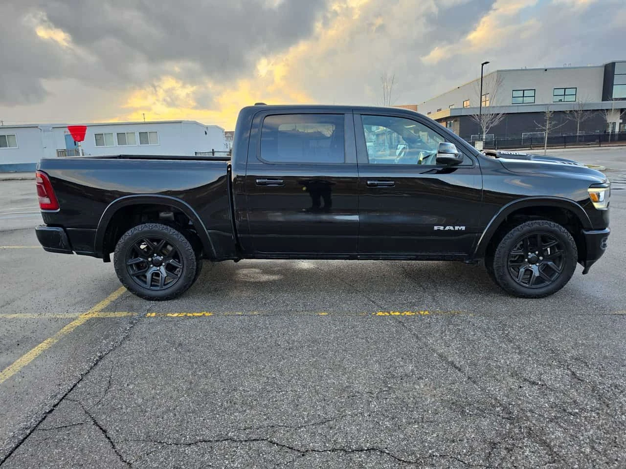 Dodge RAM 1500 LARAMIE * 360 КАМЕРА* ПОДГРЕВ* ОБДУХВАНЕ* , снимка 4 - Автомобили и джипове - 54123515