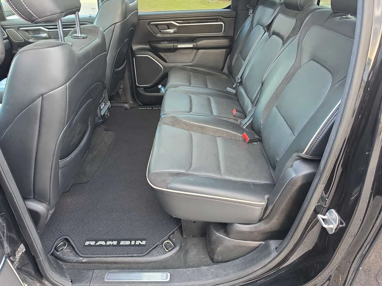 Dodge RAM 1500 LARAMIE * 360 КАМЕРА* ПОДГРЕВ* ОБДУХВАНЕ* , снимка 14 - Автомобили и джипове - 54123515