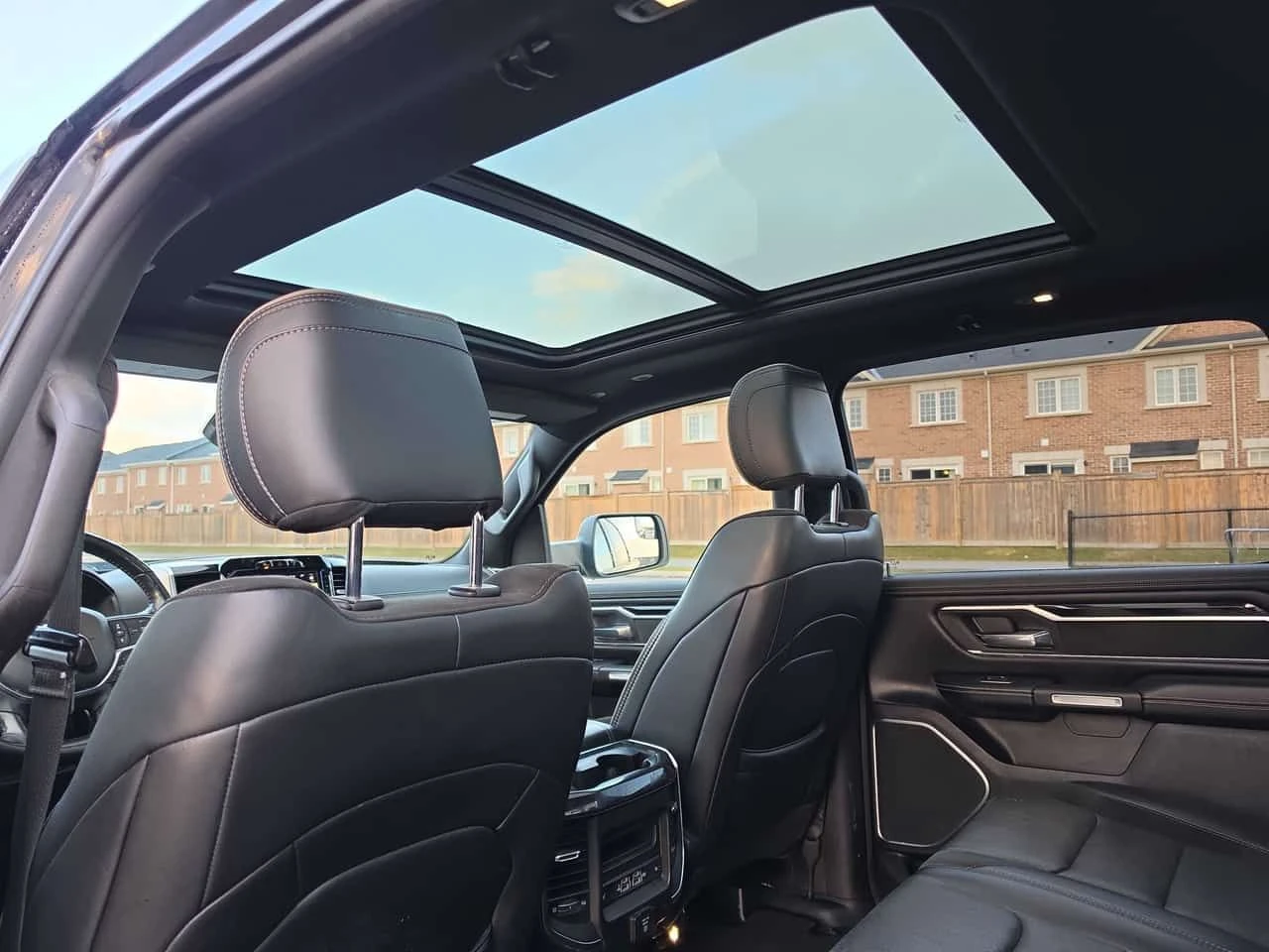 Dodge RAM 1500 LARAMIE * 360 КАМЕРА* ПОДГРЕВ* ОБДУХВАНЕ* , снимка 17 - Автомобили и джипове - 54123515