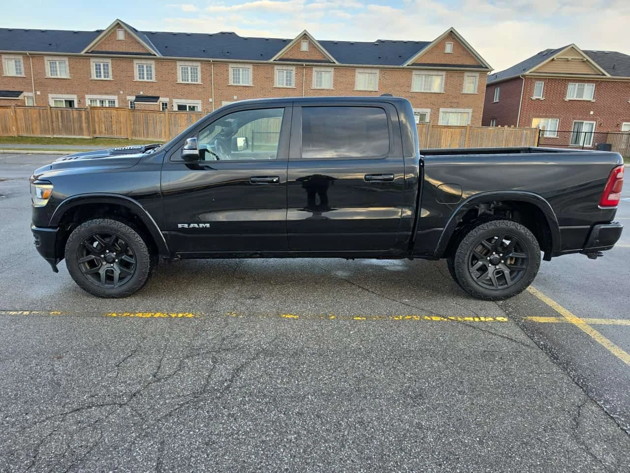 Dodge RAM 1500 LARAMIE * 360 КАМЕРА* ПОДГРЕВ* ОБДУХВАНЕ* , снимка 3 - Автомобили и джипове - 54123515