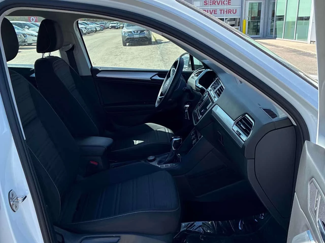 VW Tiguan Trendline /CARFAX/CAMERA/ПОДГРЕВИ, снимка 12 - Автомобили и джипове - 54528738