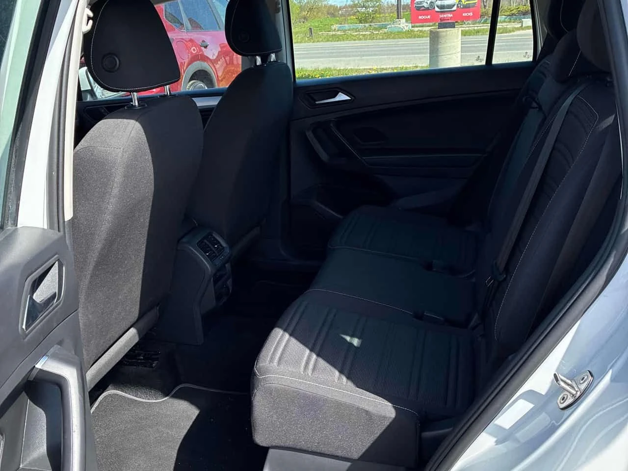 VW Tiguan Trendline /CARFAX/CAMERA/ПОДГРЕВИ, снимка 17 - Автомобили и джипове - 54528738