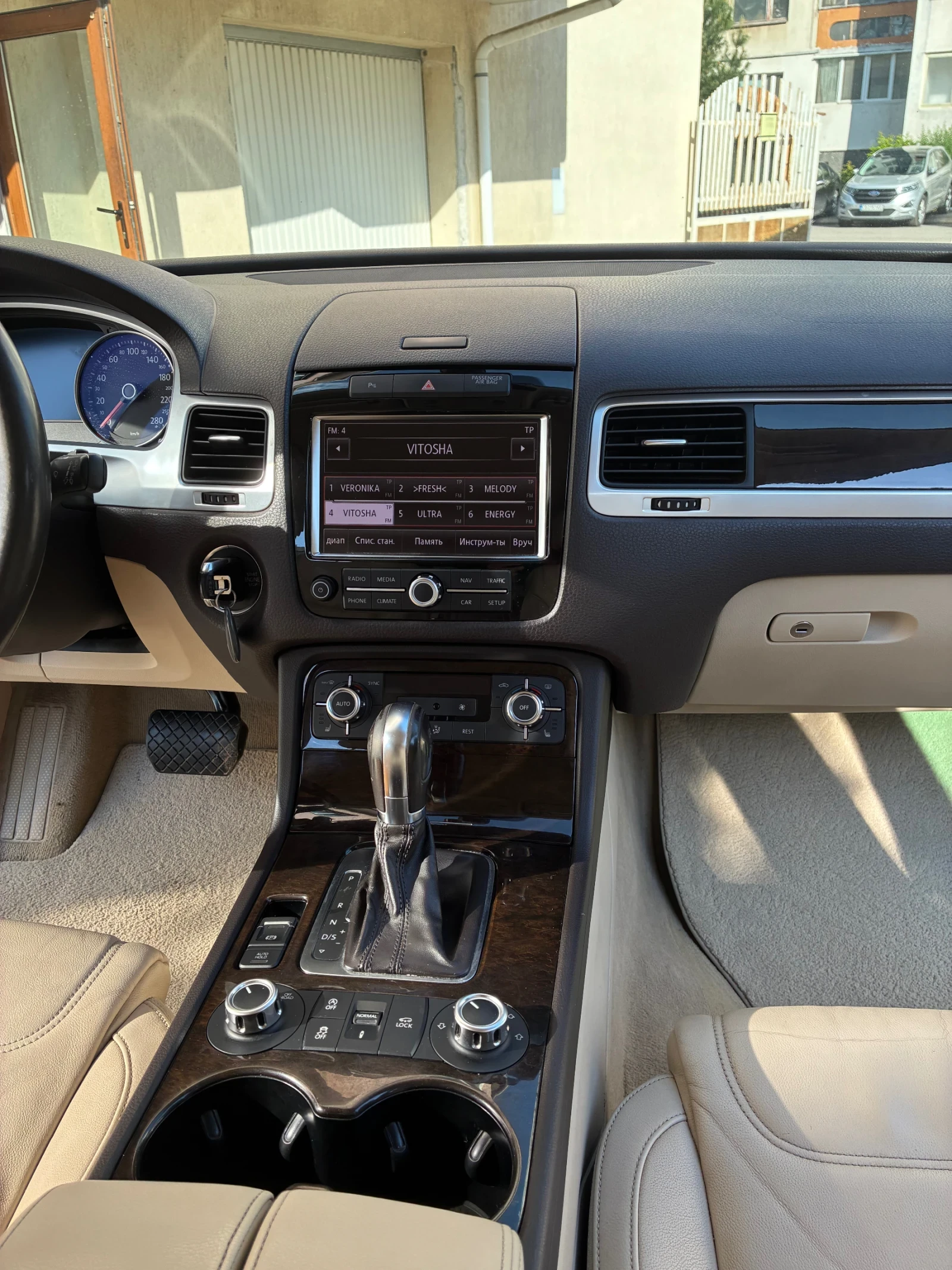 VW Touareg, снимка 4 - Автомобили и джипове - 54812648