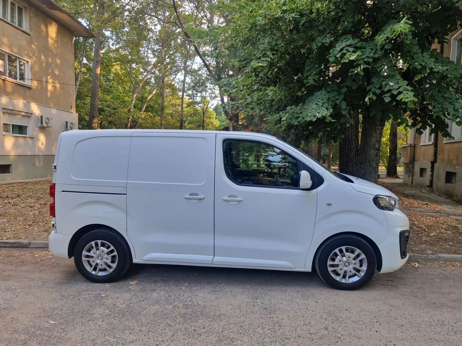 Peugeot Expert 226C 1.6 BlueHDI 95 Premium, снимка 3 - Бусове и автобуси - 54150495