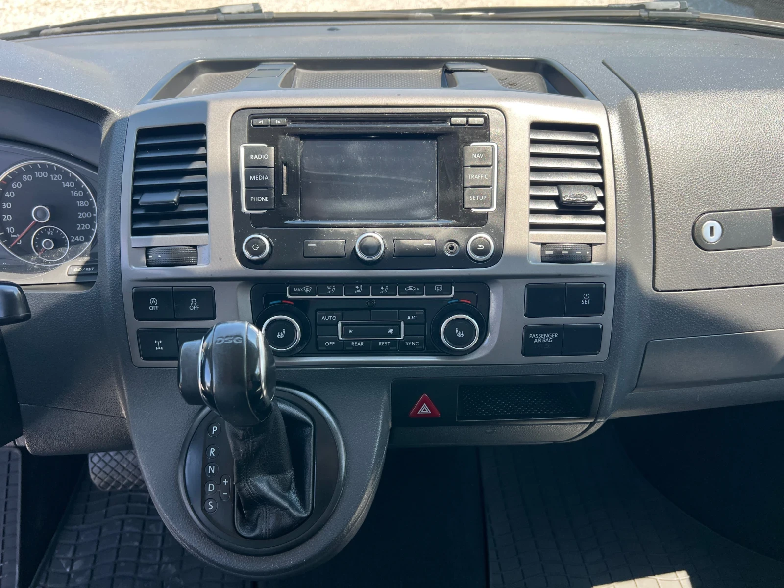 VW Transporter 2.0 180 Автомат DSG 4x4 Нов внос Австрия, снимка 13 - Бусове и автобуси - 54572047