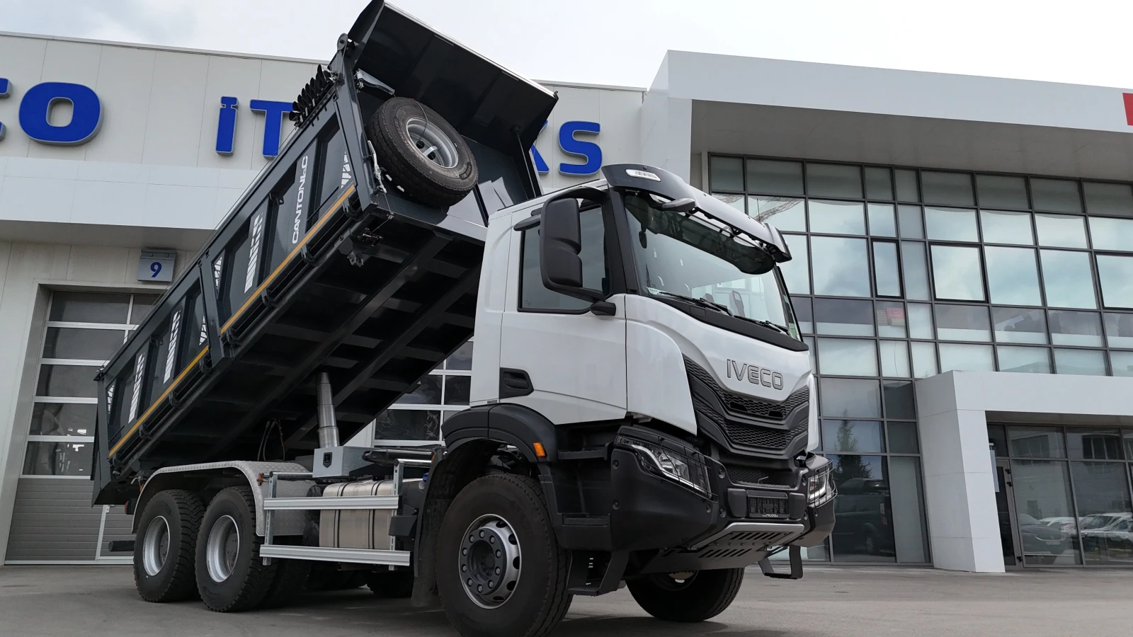 Iveco T-WAY AD380T50 MY24 ТРИСТРАННО РАЗТОВАРВАНЕ - изображение 2
