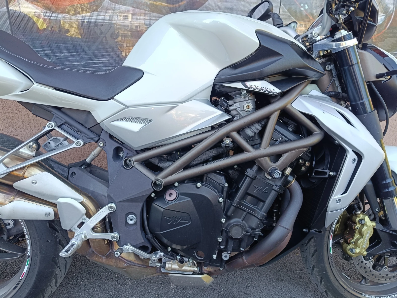 MV Agusta Brutale 990R - изображение 7