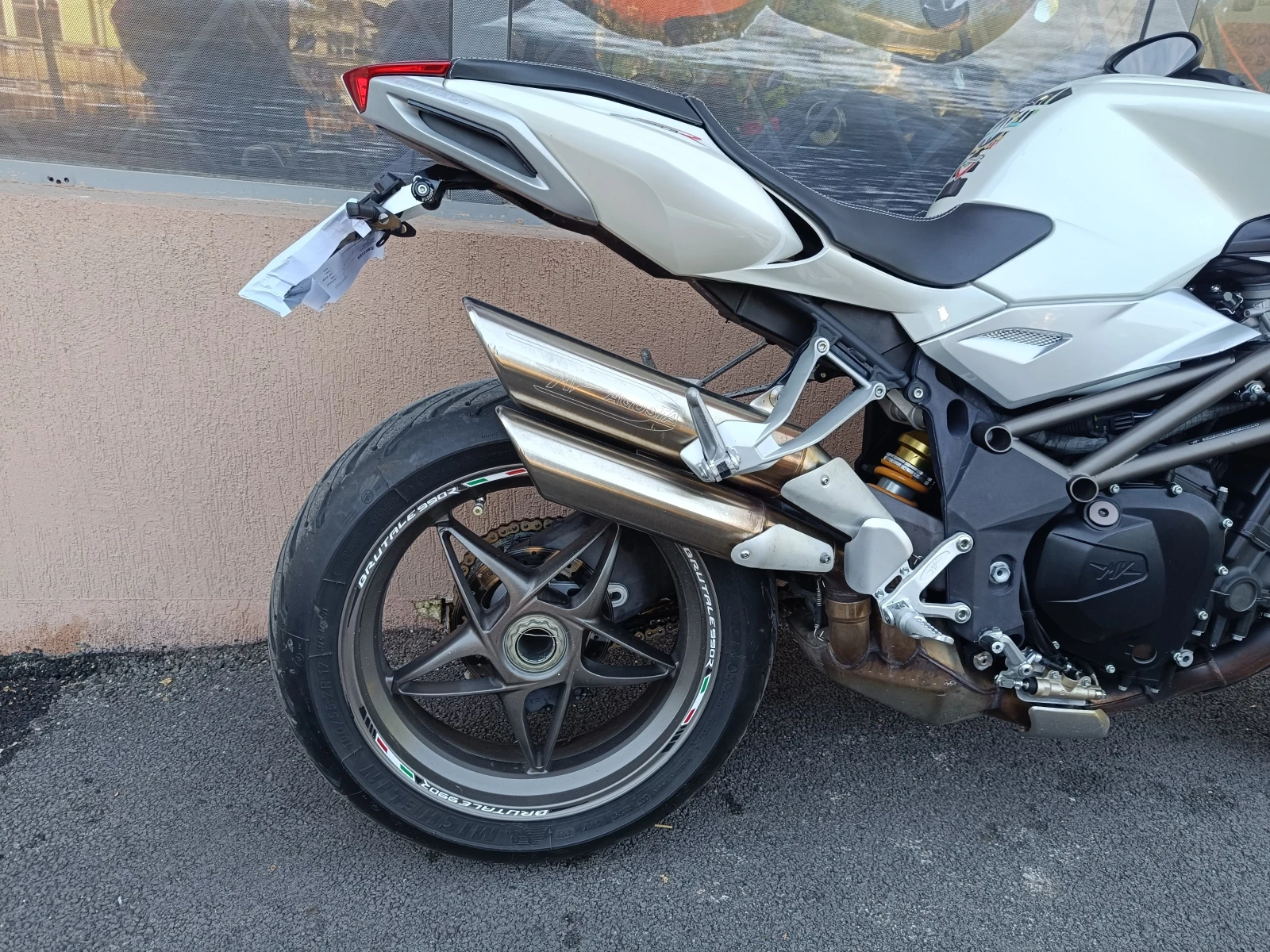 MV Agusta Brutale 990R - изображение 9