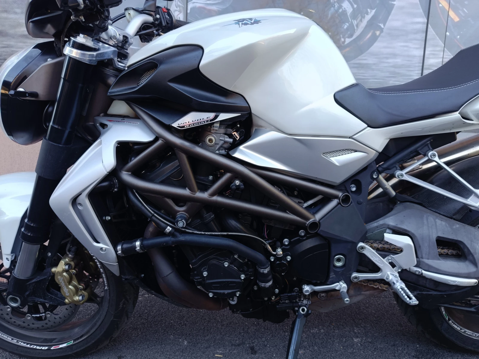 MV Agusta Brutale 990R | Mobile.bg   13