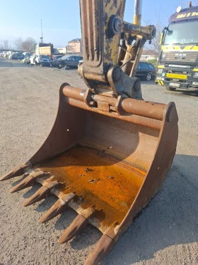 Багер Komatsu, снимка 5