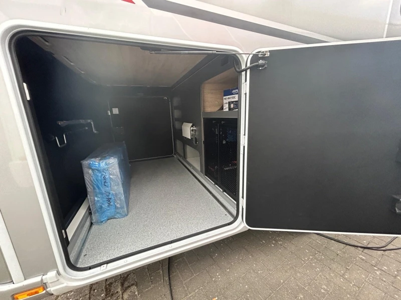 Кемпер Dethleffs Globetrotter XL I 7850-2 EB, снимка 7 - Каравани и кемпери - 52077044