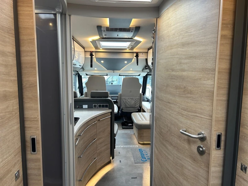 Кемпер Dethleffs Globetrotter XL I 7850-2 EB, снимка 11 - Каравани и кемпери - 52077044