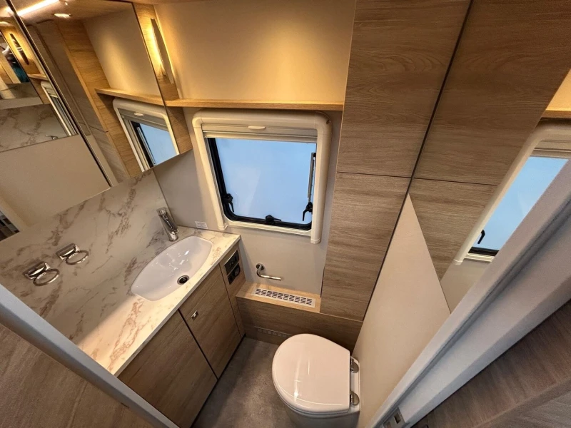 Кемпер Dethleffs Globetrotter XL I 7850-2 EB, снимка 14 - Каравани и кемпери - 52077044