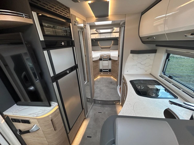 Кемпер Dethleffs Globetrotter XL I 7850-2 EB, снимка 15 - Каравани и кемпери - 52077044