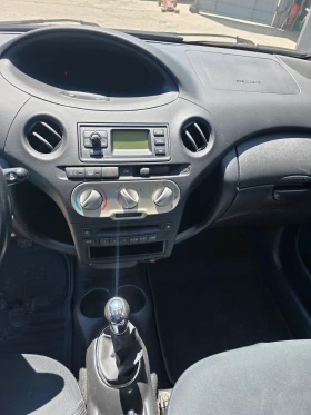 Toyota Yaris 1.0i 74000km!, снимка 13