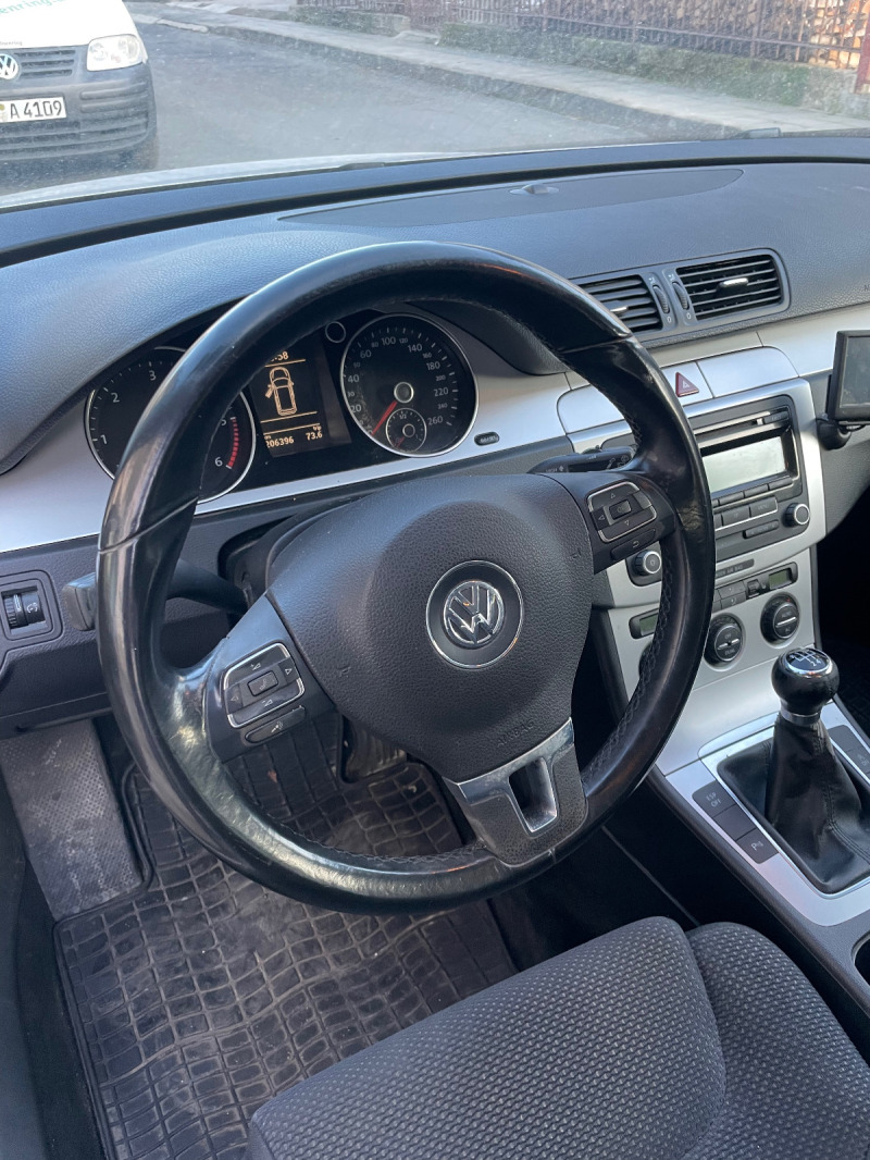 VW Passat 1.6 TDi, снимка 9 - Автомобили и джипове - 46312405