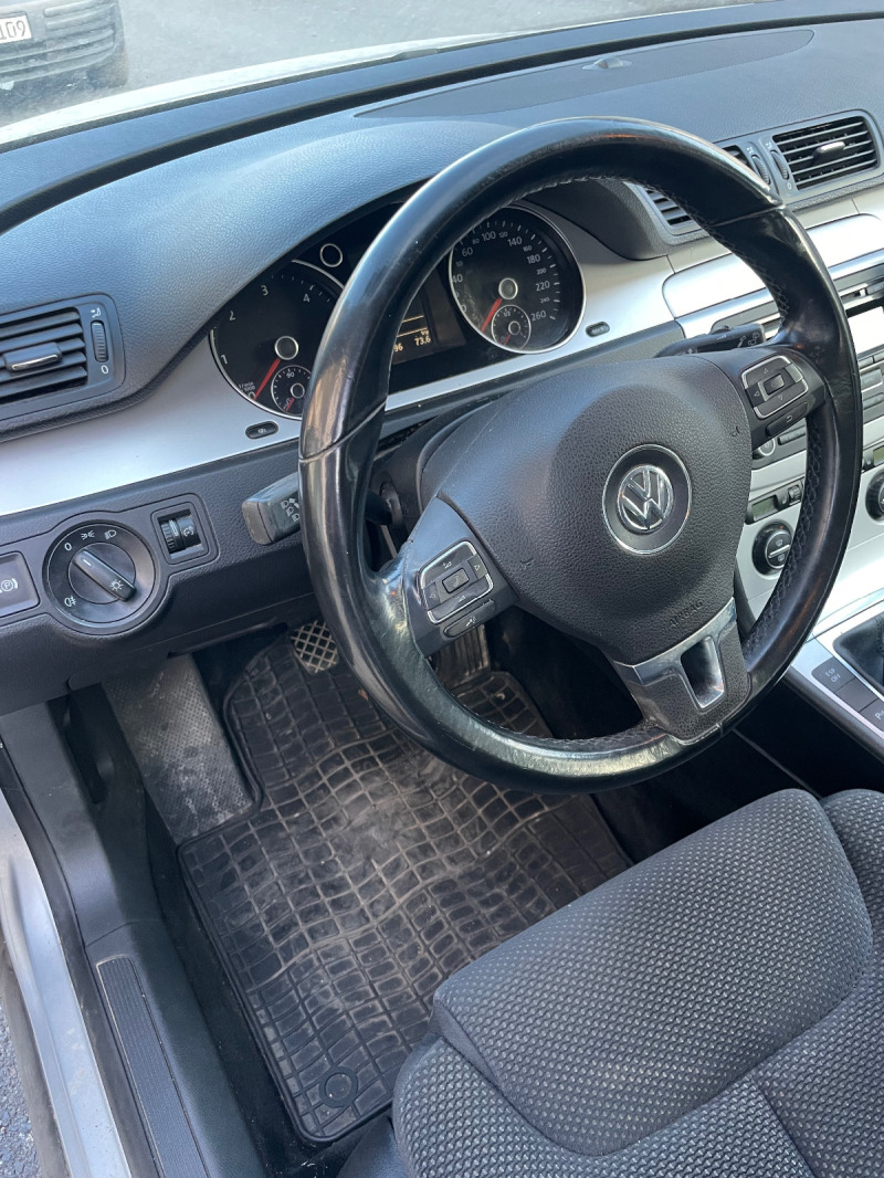 VW Passat 1.6 TDi, снимка 7 - Автомобили и джипове - 45782115