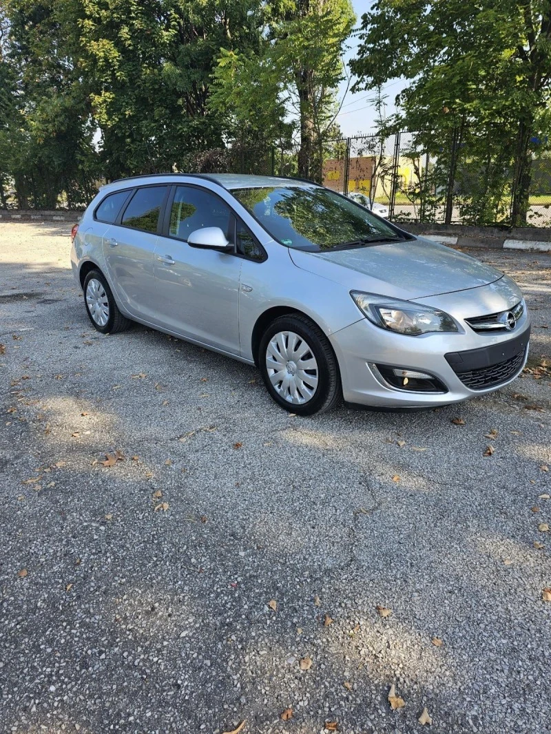 Opel Astra 1.7 CDTI 131 КС EURO 5  Лизинг Топ Състояние , снимка 2 - Автомобили и джипове - 41884762