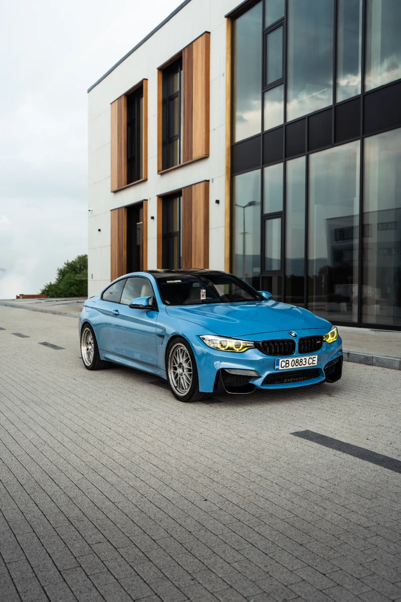 BMW M4 Топ състояние Yas Marina Blue BBS Карбон Покрив, снимка 3 - Автомобили и джипове - 52483021