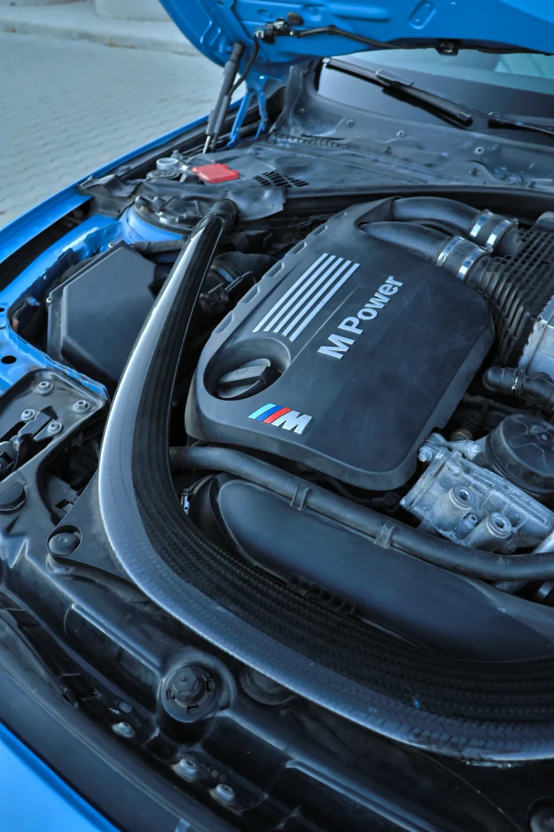 BMW M4 Топ състояние Yas Marina Blue BBS Карбон Покрив, снимка 12 - Автомобили и джипове - 52483021